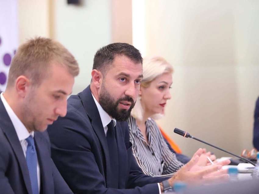 Ministri Krasniqi përmend sfidat e Komunave në përballje me pandeminë Covid-19 në prezantimin e raportit “Ndikimi Socio-Ekonomike i Covid-19 në Komunat dhe Bizneset e Kosovës”