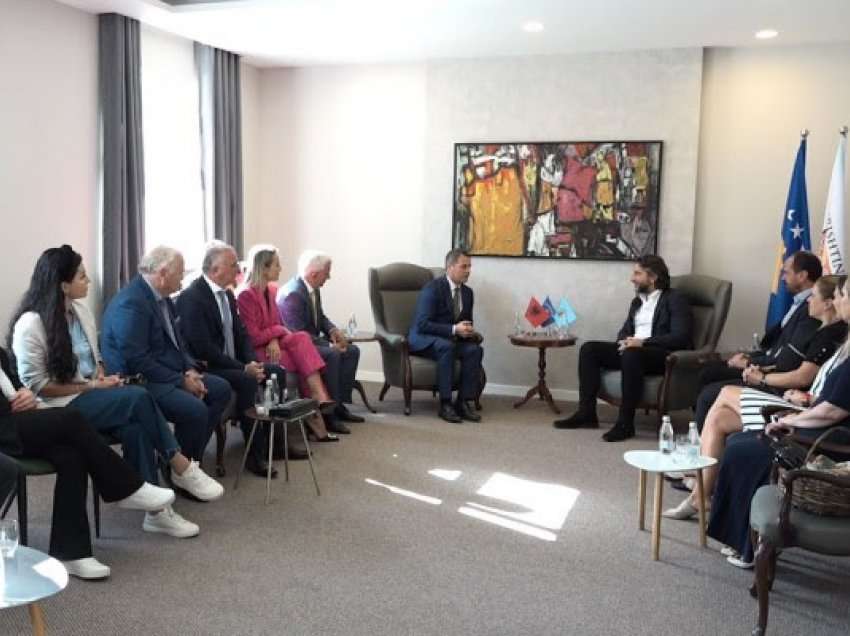 ​Pushuesit kosovarë lavdërohen nga kryebashkiaku i Lezhës