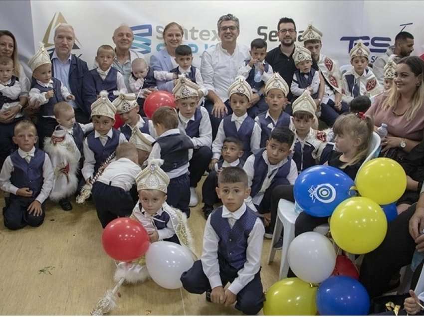 Fondacioni turk i bënë synet 200 fëmijë për një ditë në Prishtinë