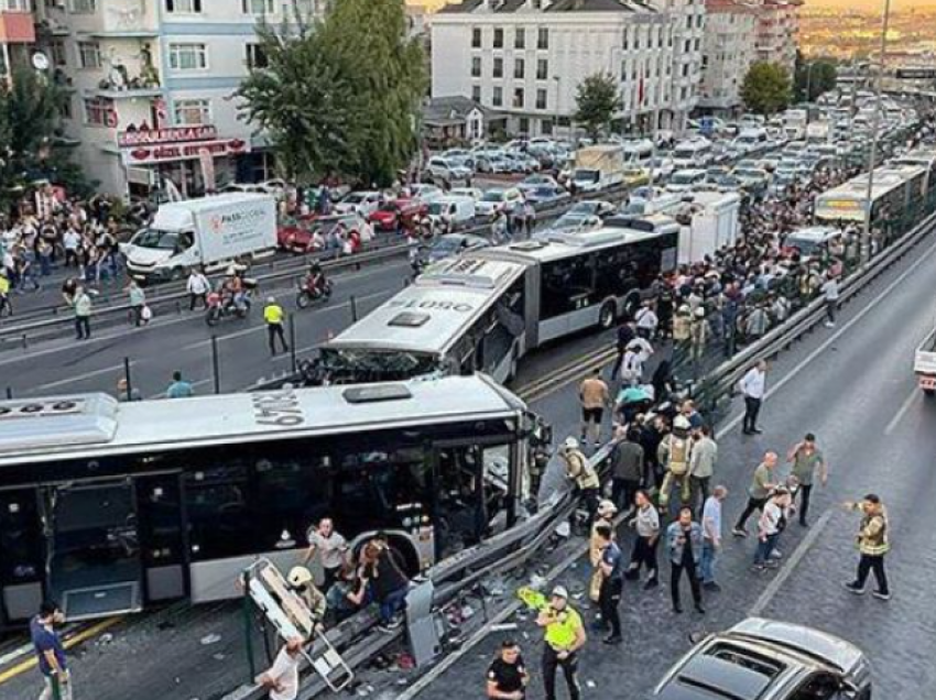 Aksident i frikshëm në Stamboll, përplasen 4 autobusë, 99 të plagosur