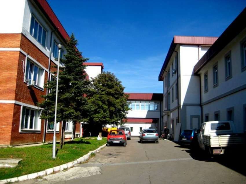 Agjencia Kundër Korrupsionit nis hetimet për konflikt interesi në Spitalin e Mitrovicës