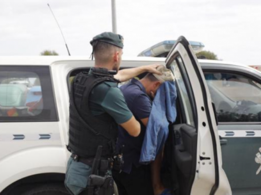 “Drogë, para dhe armë”, goditet rrjeti i shpërndarësve në Ibiza, shumica shqiptarë