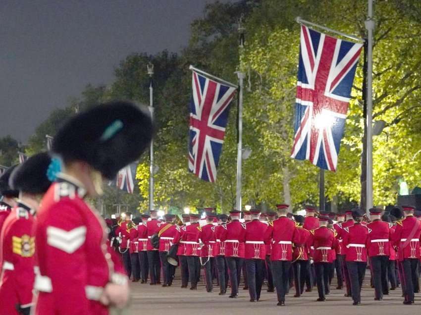 Më shumë se 10,000 anëtarë ushtarakë do të jenë në funeralin e Mbretëreshës