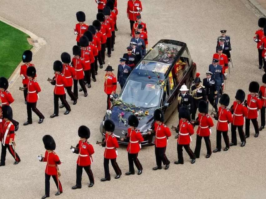 Funerali i Mbretëreshës Elizabeth II: Kombi jep lamtumirën e fundit