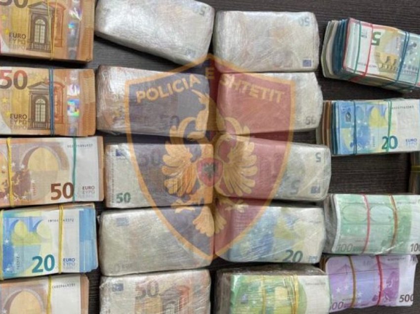 Mbi 200 000 euro të padeklaruara dhe kuti me shishe vere, arrestohet shoferi i kamionit në Vlorë