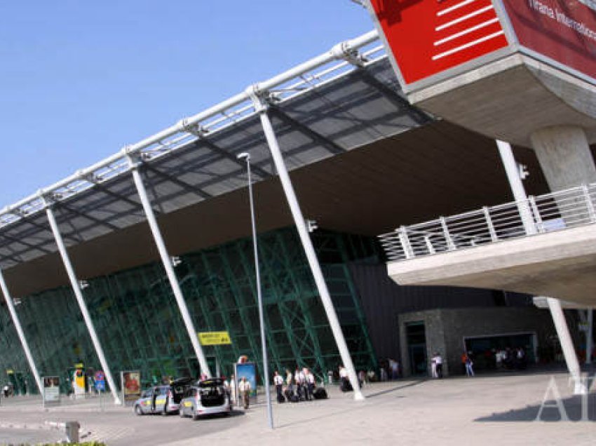 U kap me kanabis sapo zbriti në aeroportin e Rinasit, arrestohet në Tiranë vajza që jetonte në Kolumbi