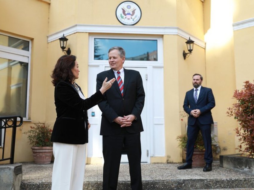 Senatori amerikan vjen në Shqipëri, ja me kë pritet të takohet