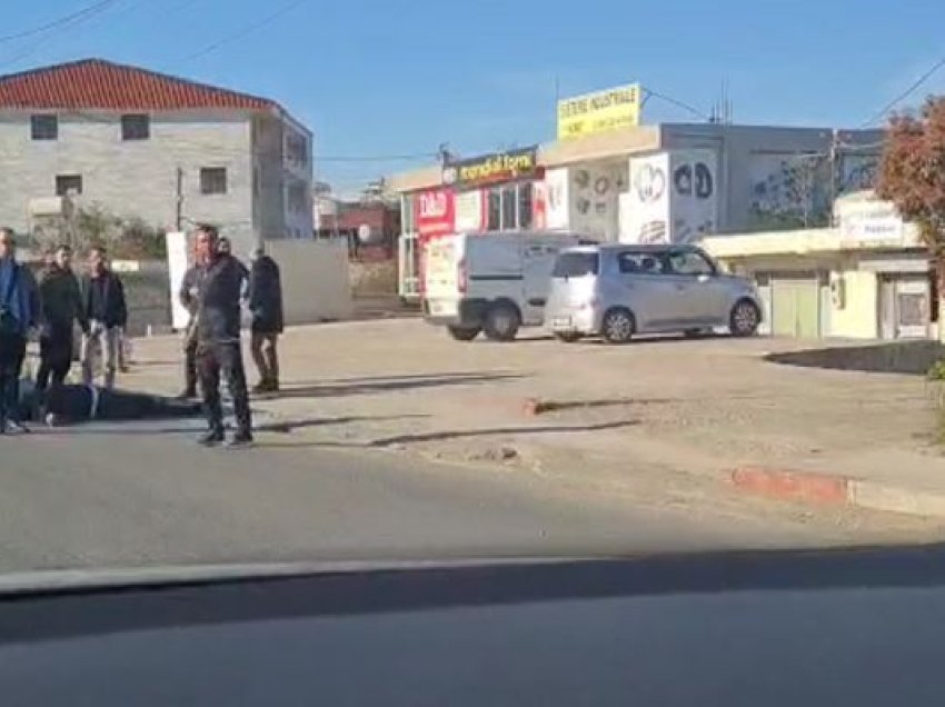 Makina përplas motorin në Durrës, i plagosuri ndodhet në spital