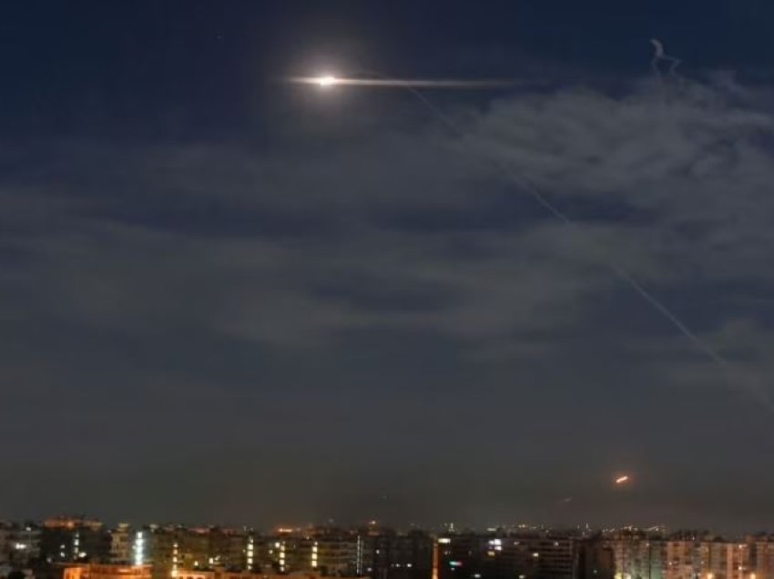 VOA/ Izraeli kundërpërgjigjet pas sulmeve me raketa nga Siria