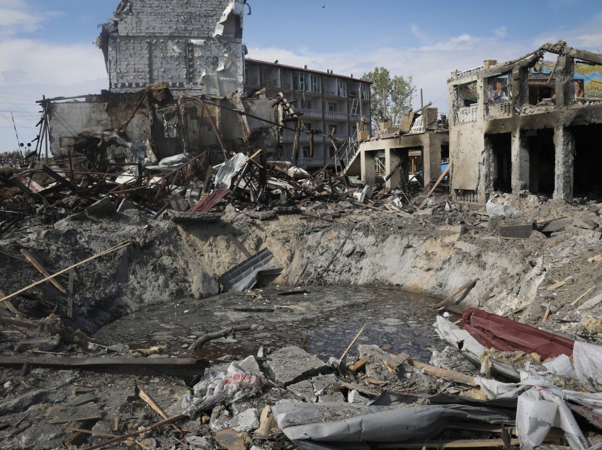 1 mijë e 800 njerëz në rrënojat e Avdiivkas në Ukrainë