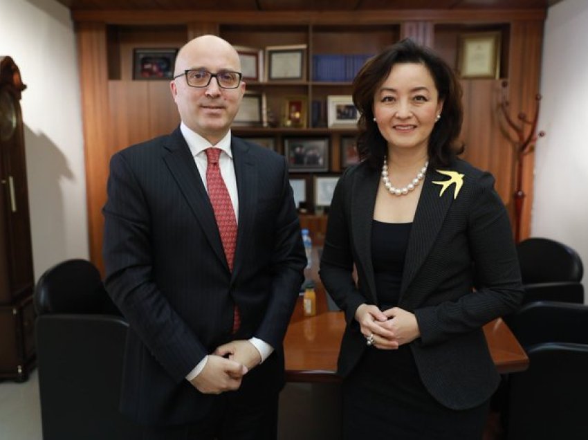  Ambasadorja Kim takohet me Inspektorin e Lartë, Artur Metani: SHBA do të vazhdojë të mbështesë forcimin e institucioneve të drejtësisë