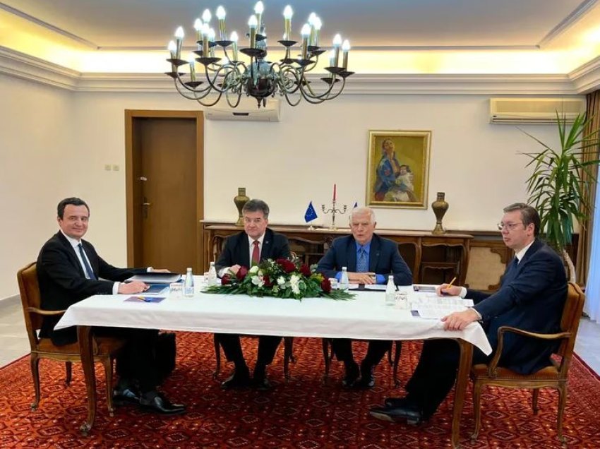 Sanksione për shkelësit e marrëveshjes, analisti tregon kush përfiton nga inatet e Vuçiqit
