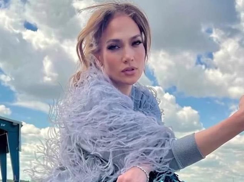 “Mahnitëse” Jennifer Lopez tregon që nuk ka konkurrencë