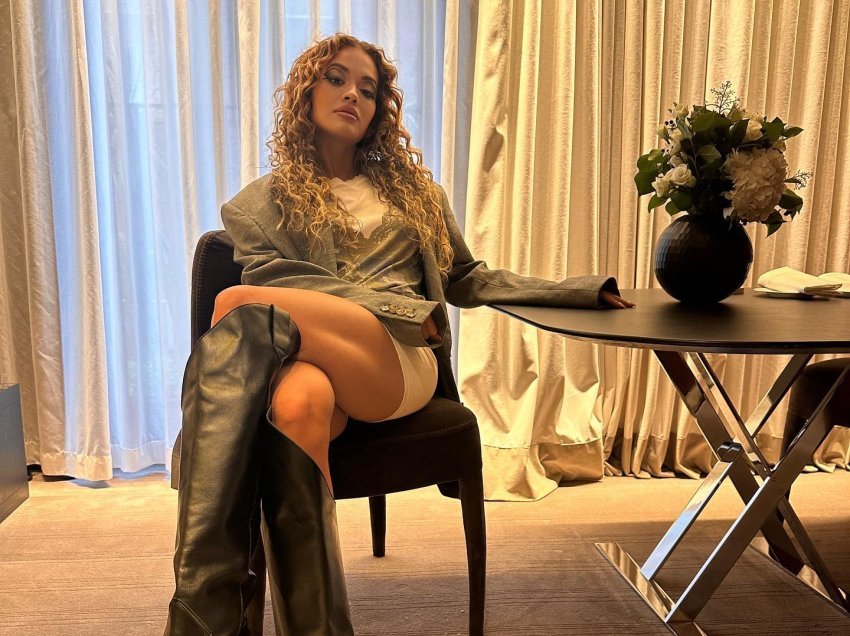 Rita Ora vjen me poza atraktive në prag të lansimit të këngës së re “Praising You”