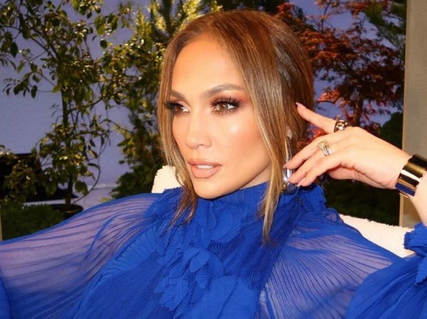 Jennifer Lopez tregon si është si nënë: Unë jam polici i keq