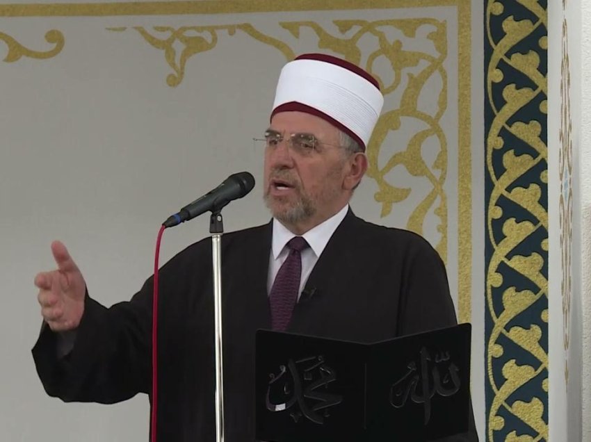 Besimtarët myslimanë falin Fitër Bajramin, Tërnava kërkon unitet, ja mesazhi për ikjen e të rinjve