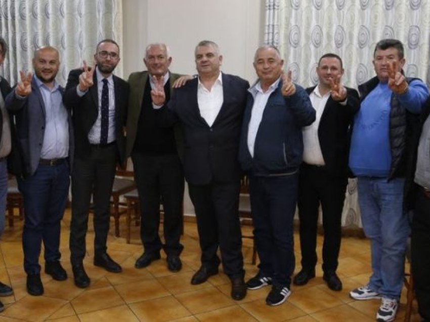 Gazment Bardhi kundër Alibeajt, del në fushatë krah kandidatit të Berishës: Presioni nga bandat në pushtet kërkon unifikimin e opozitës