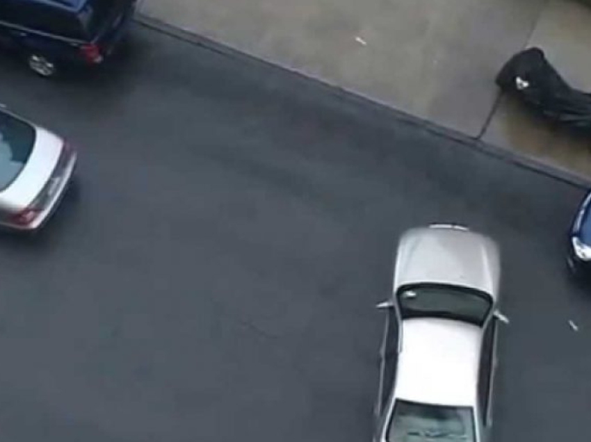 Incident në trafik në Prishtinë: Shoferi sulmon gruan të cilës ia ‘grithi’ veturën, përfundon në pranga