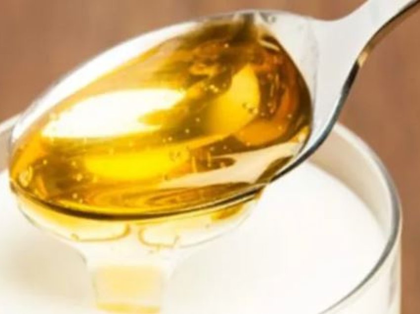 Gjashtë arsye përse çdo ditë duhet të pini një gotë qumësht me pak mjaltë