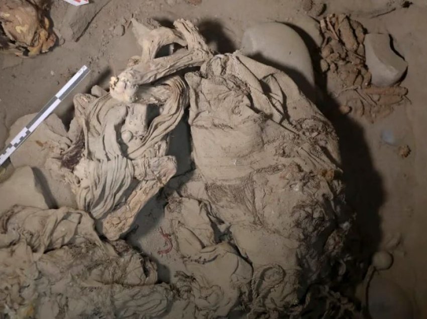 Arkeologët e gjejnë një mumie 1000-vjeçare në Peru
