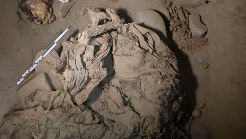 Arkeologët e gjejnë një mumie 1000-vjeçare në Peru