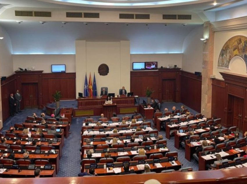 Osmani mban fjalim para deputetëve të kuvendit maqedonas