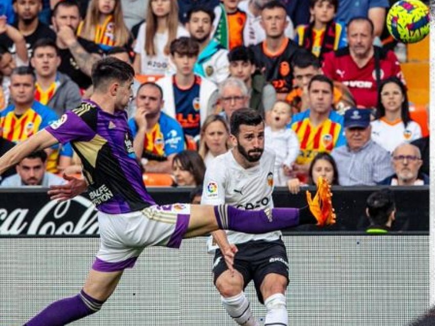Valencia shënon fitore të madhe në çastet e fundit