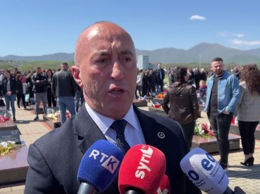 Haradinaj bën homazhe në Mejë: Këtu pushojnë ata që kishin vetëm një ëndërr, lirinë e Kosovës