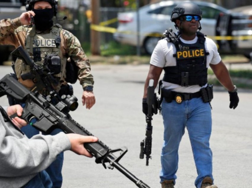 Pesë të vrarë nga sulmi masiv në Teksas, ende në arrati i dyshuari me armë të gjatë AR-15