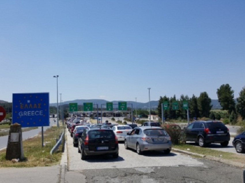 40 minuta pritje për hyrje në Maqedoni nga vendkalimet kufitare Tabanoc dhe Bogordicë