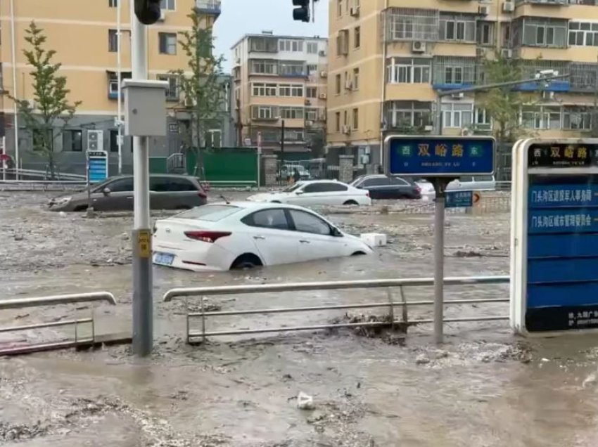 Shiu më i dendur në një dekadë mbyt 11 vetë në Pekin