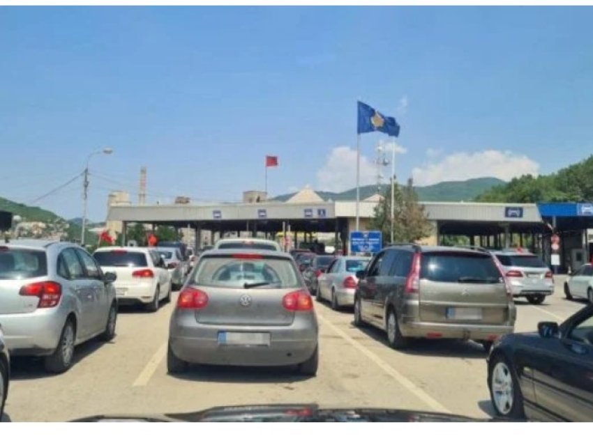 Vazhdojnë pritjet dhe kolonat në hyrje-daljet e Kosovës