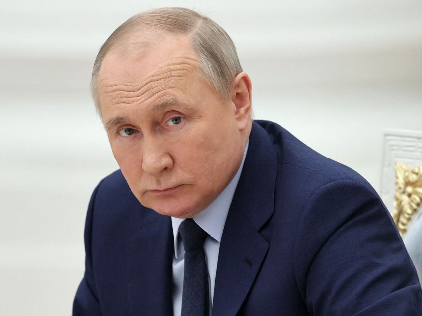 Ja njerëzit e fuqishëm në Rusi që po i lidhin “duart” Putinit, si rrezikon të shpërthejë kaosi në Moskë