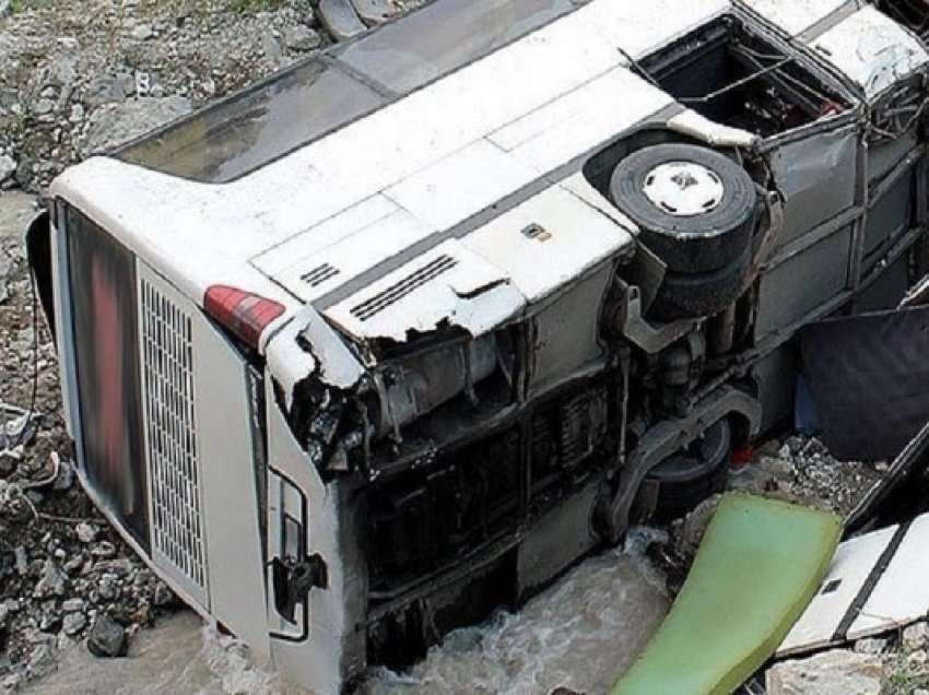 Dhjetëra të vdekur pasi autobusi me emigrantë u përplas në një luginë në Meksikë
