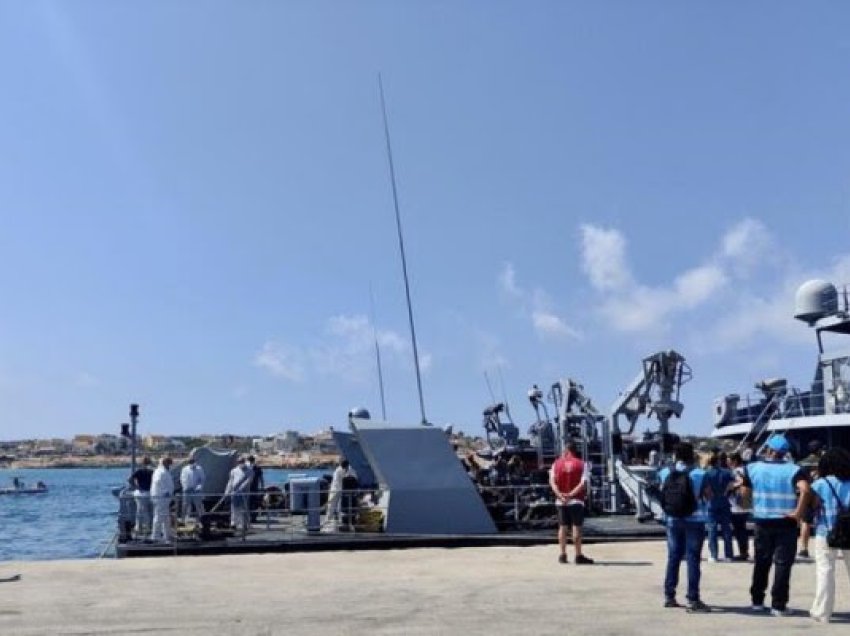 Rreth 30 të zhdukur pasi dy anije u mbytën në Lampedusa