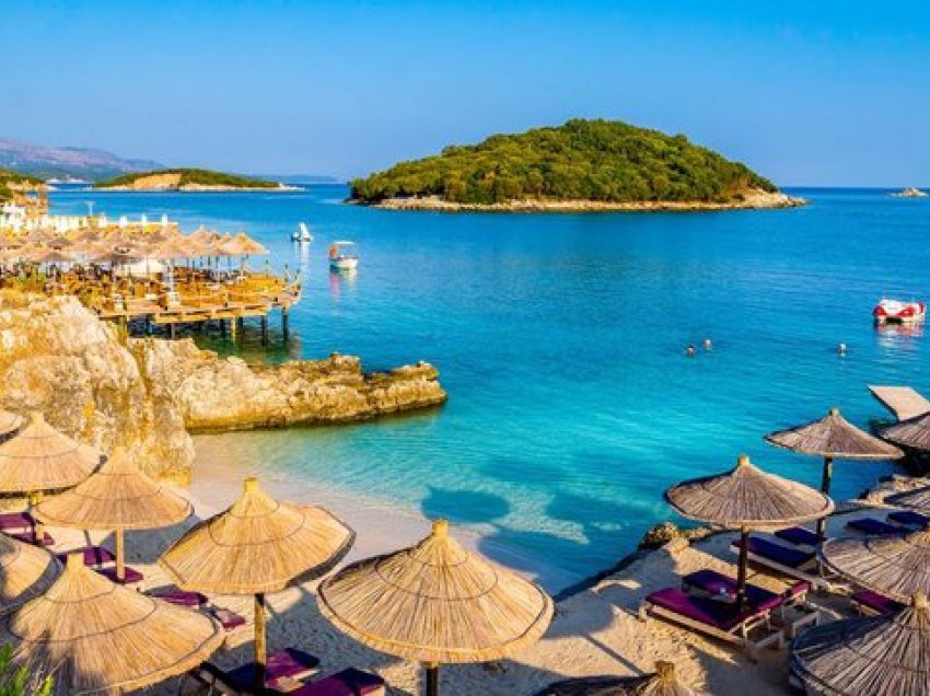 Shqipëria, Maldivet e Evropës! Plazhi i fundit i pushimeve me shezlongë dhe çadër 10 euro
