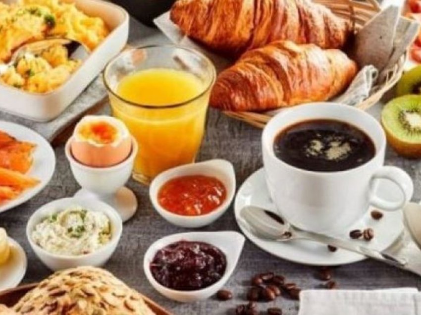 Pse nuk duhet të hani ushqime të ëmbla në mëngjes