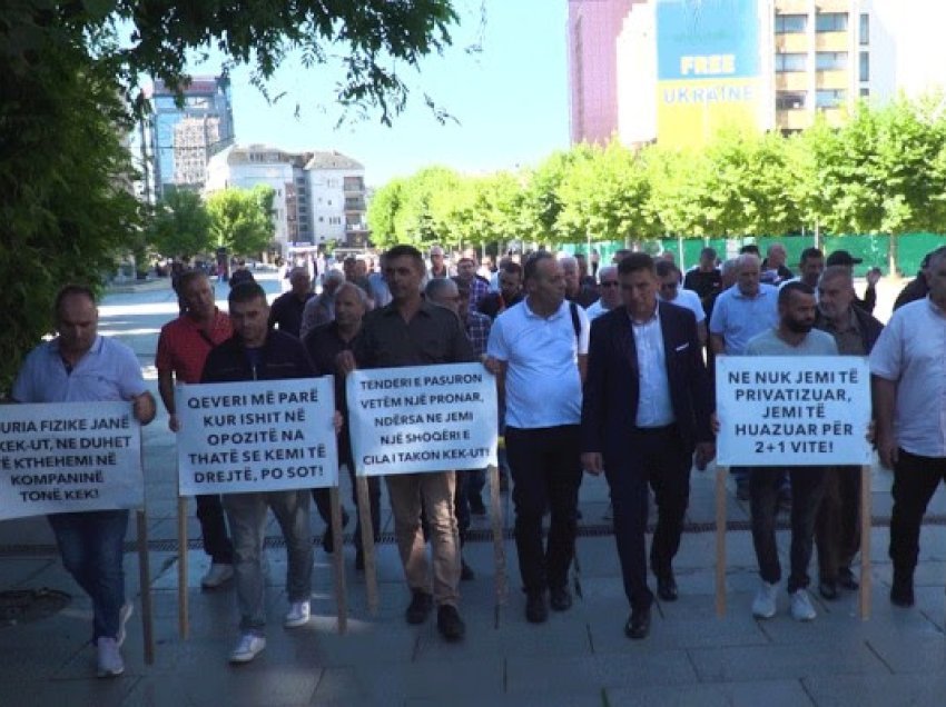 ​Protesta e punëtorëve të sigurimit në KEK, Llumnica: Po tenderohet jashtëligjshëm