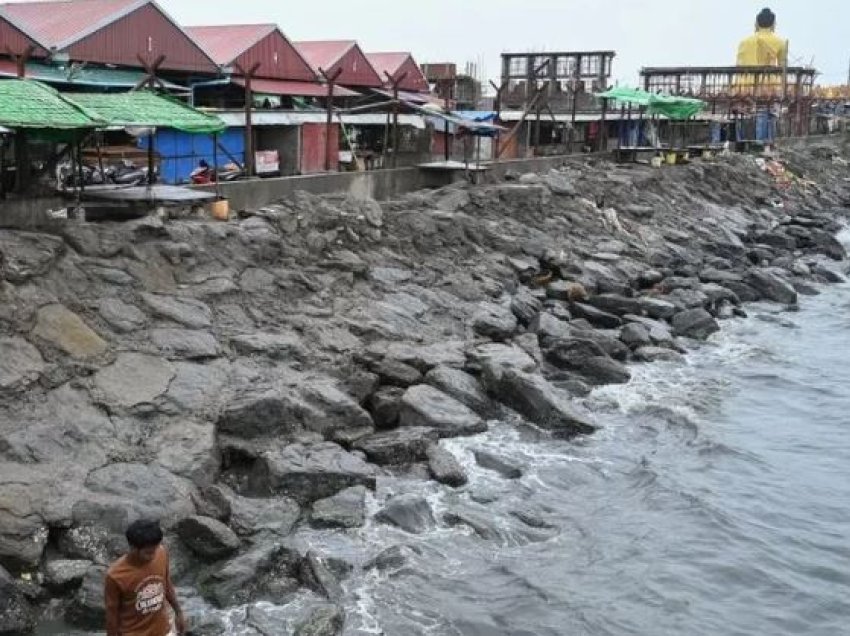 23 të vdekur e 30 të zhdukur në Indonezi pas fundosjes së një varke