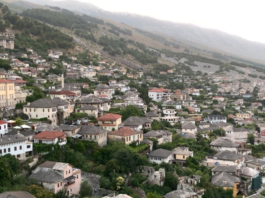 Gjirokastra intrigon italianët, rritet numri i turistëve të huaj