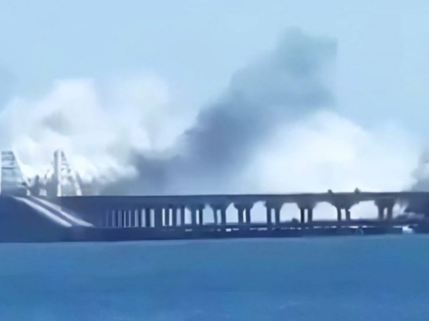 Shpërthime të fuqishme në urën e Krimesë, ndalet qarkullimi
