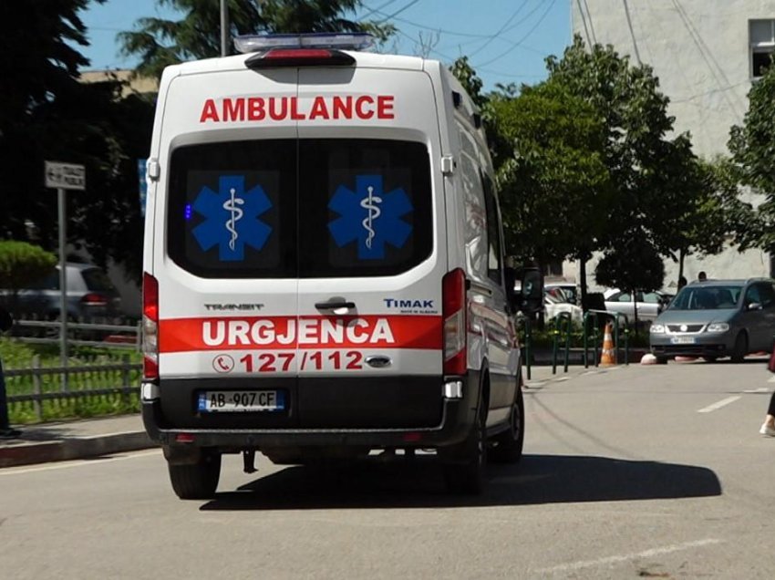 Përplasen 2 automjete në Gjirokastër, 4 të plagosur