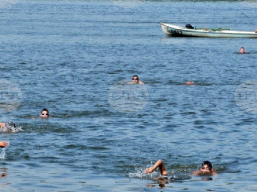 Njëzet e dy njerëz notuan përtej Danubit në Silistra
