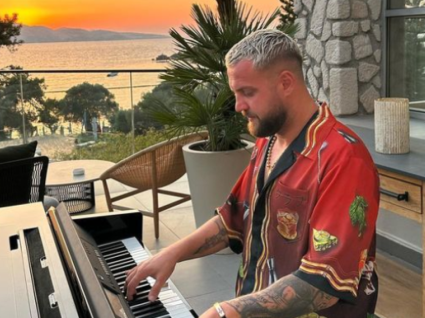 Luizi poston foto nga pushimet në Turqi, teksa shihet duke i rënë pianos: Muzika nuk fle kurrë