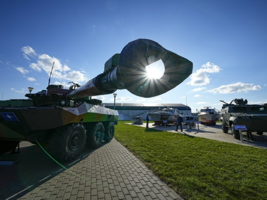 Moska ekspozon tanke ukrainase të kapur