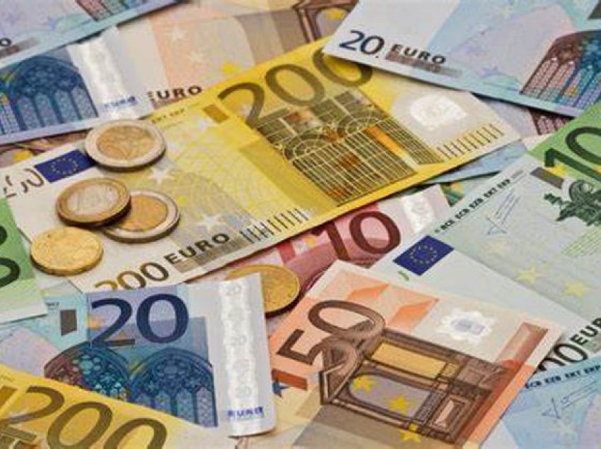Këmbimi valutor për sot/ Euro dhe dollari rritje të lehtë, ja me sa shiten dhe blihen