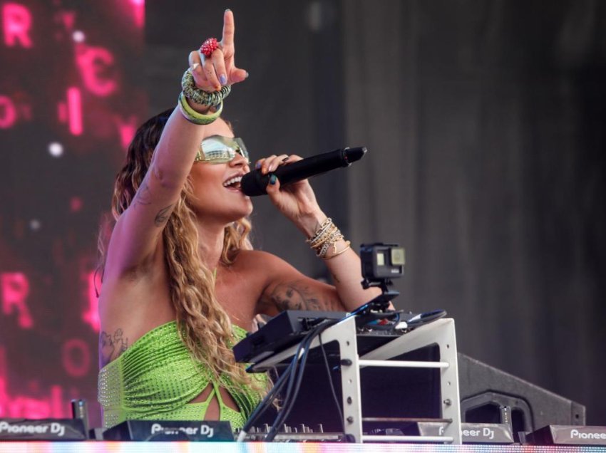 Rita Ora shkëlqen me performancën në Ibiza