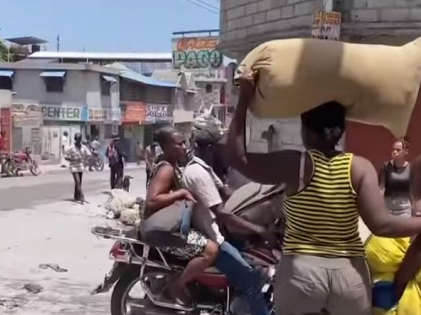 Mijëra qytetarë të Haitit largohen nga një lagje që u pushtua nga bandat kriminale