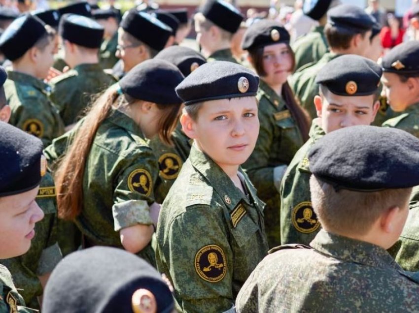 Nxënësit e shkollave të mesme në Rusi do të mësojnë si t’i përdorin dronët ushtarakë