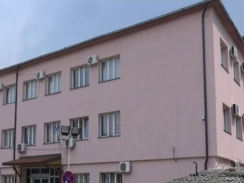 Situata me objektin e uzurpuara në Mitrovicën e Veriut/ Analisti politik: Nuk është mirë politika të përzihet në funksionimin e shtetit Ligjor